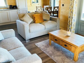 TV - Larch Lodge - UK30009 (Mascalles, near Ulverston)