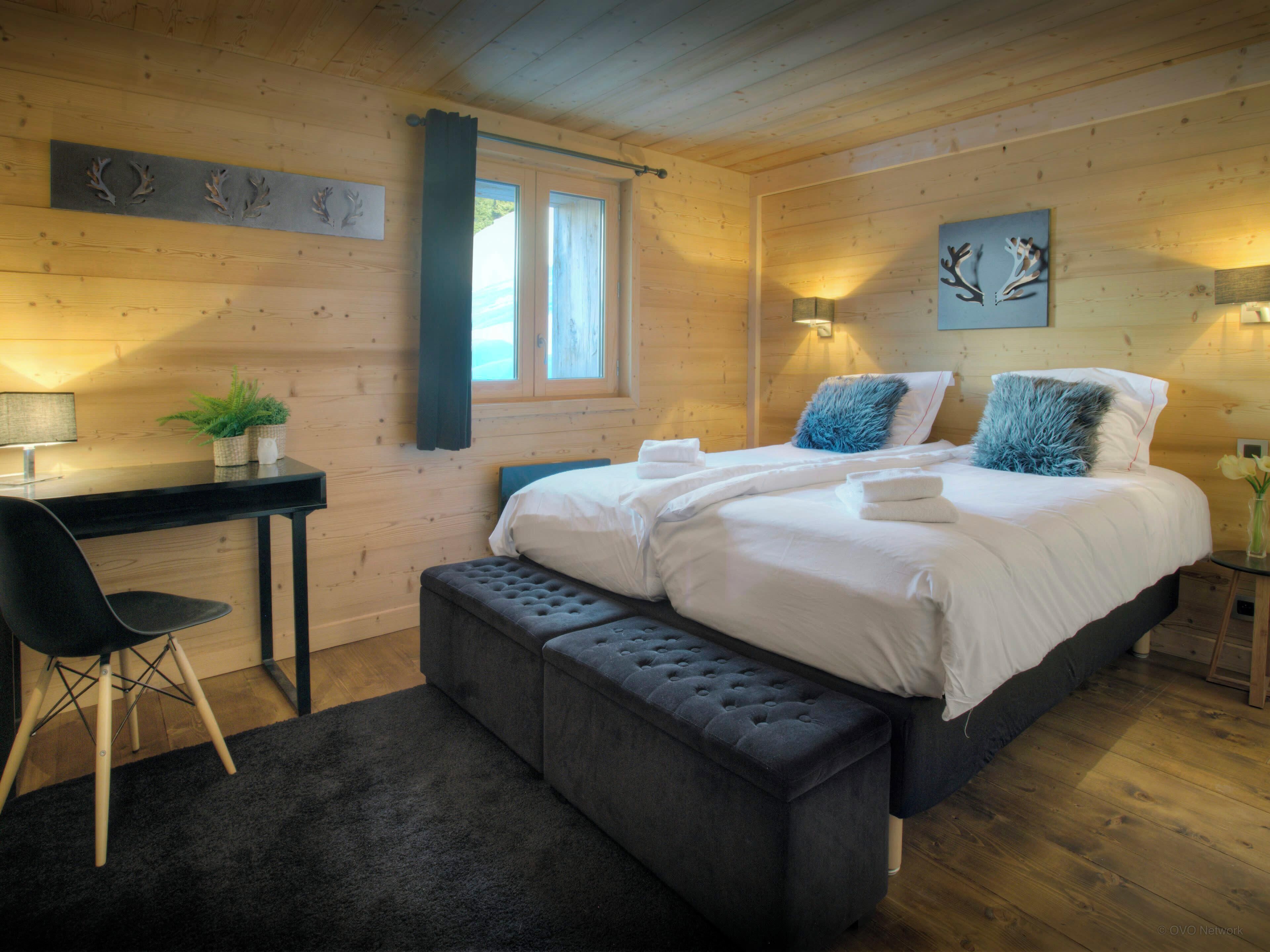 6 bedrooms, iron/ironing board, WiFi, bed sheets