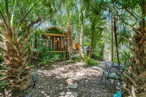Maison (Tin Shed Revival Cabin) | Enceinte de l’hébergement