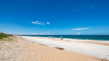 Rumah (Tin Shed Revival Cabin) | Pantai