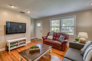 House, Multiple Beds (Bleu Daze Cottage) | Living room - Bleu Daze Cottage (St. Augustine)