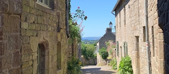 Neobretonisches Haus 200 m vom historischen Zentrum von LOCRONAN entfernt