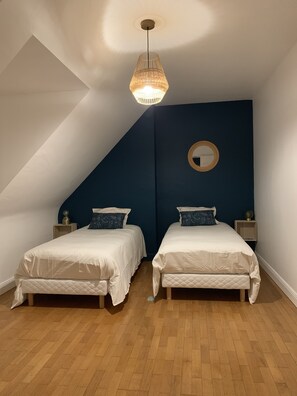 4 dormitorios, tabla de planchar con plancha, wifi gratis y ropa de cama