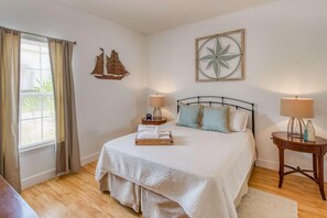 House, Multiple Beds (Casa Azul)