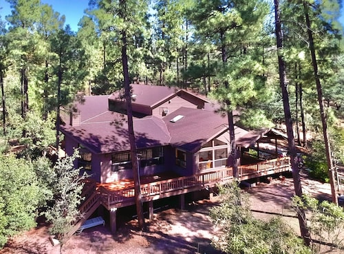 Private Luxury 3998 SF Mountain Retreat. Come And See The Elk.