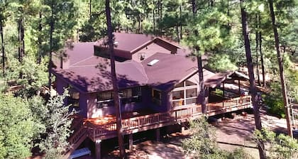 Yksityinen ylellinen Mountain Retreat. Tule ja katso hirvi. Yksityinen kelkkamäki !!