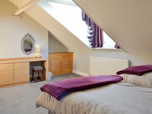 3 bedrooms, free WiFi, bed sheets - 3 bedroom accommodation in Filey (Filey)