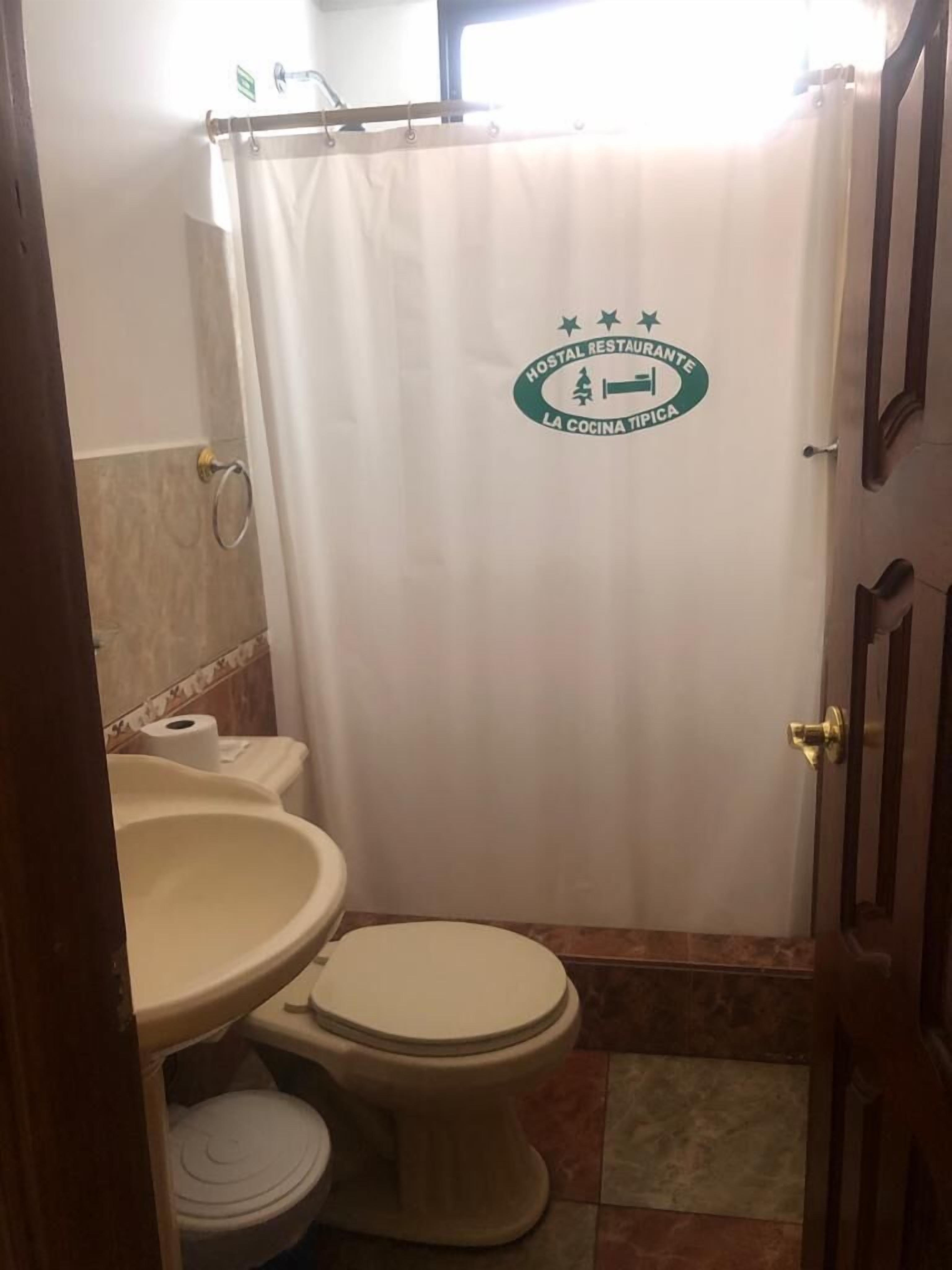Ducha, toallas, jabón, shampoo