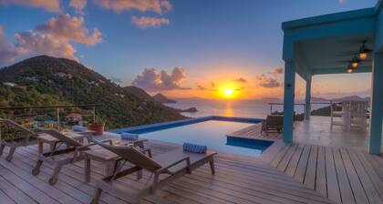SEVEN TEN - coastal vibes, fab layout & fun times for the perfect vacation