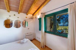 3 bedrooms, WiFi, bed sheets - Villa with sea view, privacy and relaxation. (Cannigione)