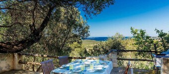 Villa with sea view, privacy and relaxation.