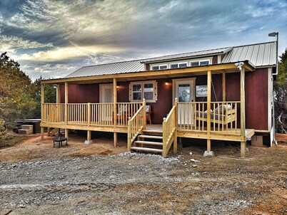 Bluebonnet - Hot Tub Gazebo - City Escapes Cabins