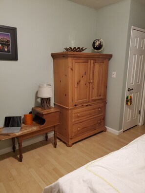 1 habitación, tabla de planchar con plancha, wifi y ropa de cama