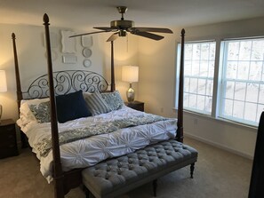 4 habitaciones, tabla de planchar con plancha, cuna de viaje y wifi 