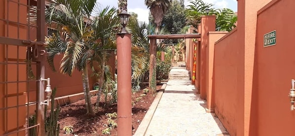 Property grounds - Northroad Governor Villas Hotel (Kampala)