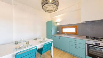 Réfrigérateur, four, plaque de cuisson, lave-vaisselle