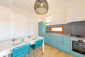 Réfrigérateur, four, plaque de cuisson, lave-vaisselle