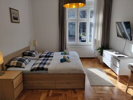 2 bedrooms, hypo-allergenic bedding, down comforters, memory foam beds