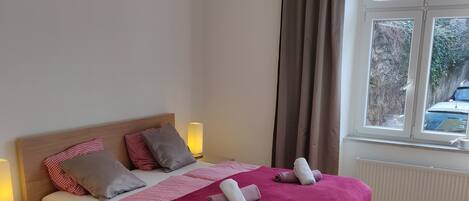 2 habitaciones, ropa de cama hipoalergénica y cubrecamas