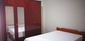 3 bedrooms, desk, iron/ironing board, WiFi