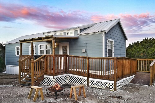Sunflower - Hot Tub on porch - City Escapes Cabins