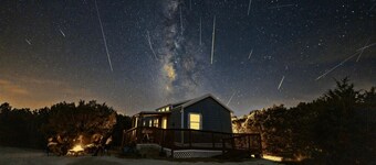 Sunflower - Hot Tub on porch - City Escapes Cabins