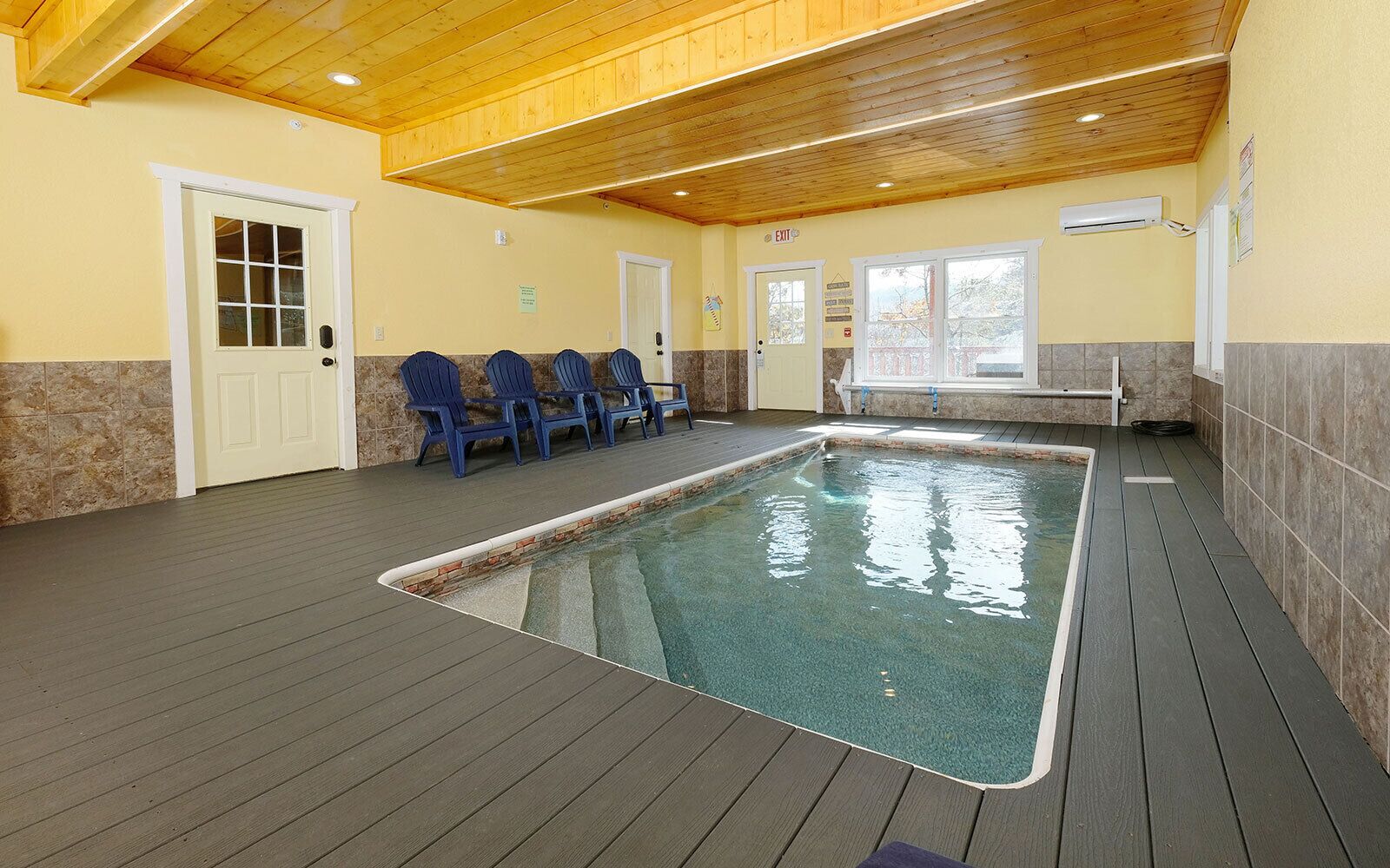Splashin' Bears Retreat - Indoor Pool!