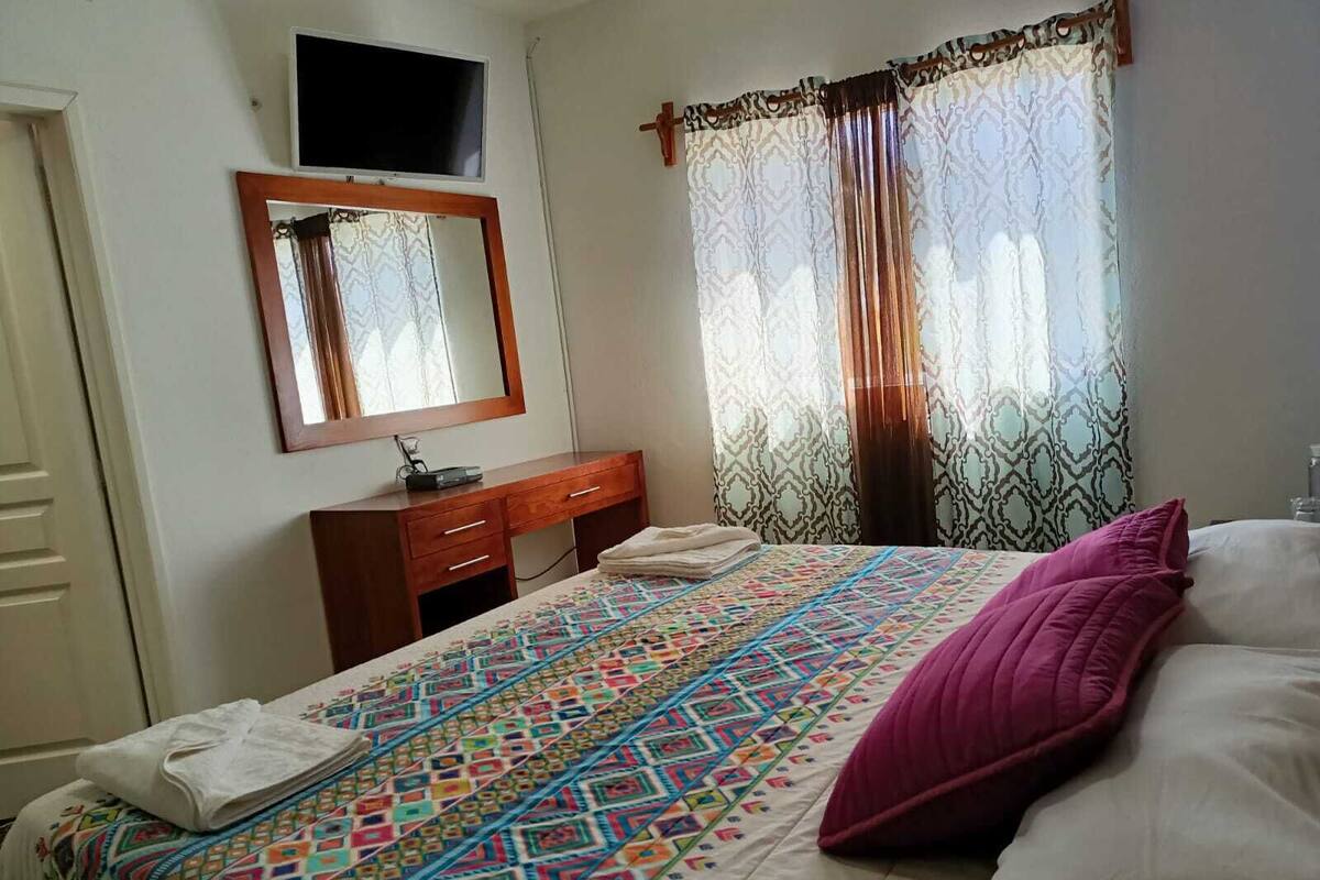 Double or Twin Room (Room 11) | WiFi (free), bed sheets