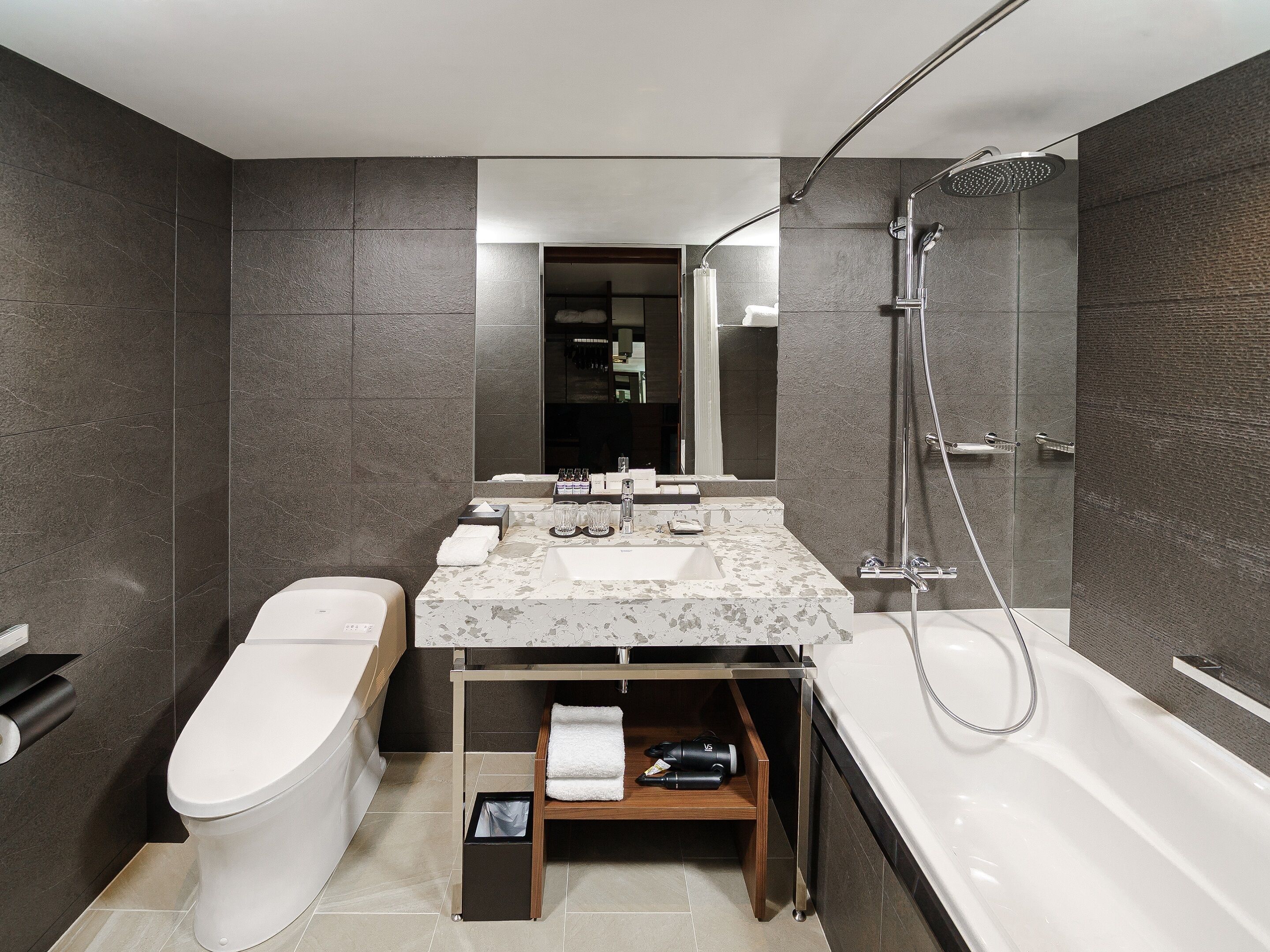 room, 1 king bed, corner | bathroom | free toiletries, hair dryer, bathrobes, slippers