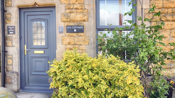 Exterior - Ivy Cottage (Cheltenham)