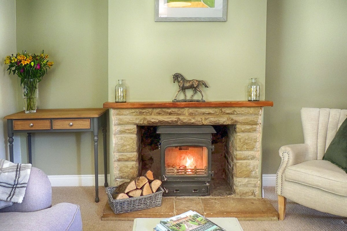 Deluxe Cottage, Private Bathroom, Garden View (Ivy Cottage) | Lounge