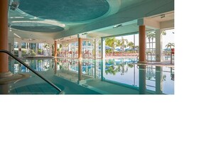 Indoor pool, outdoor pool - The Fountains, Orlando - 2 Bedroom, 2 full bath villa.  Great Rates! (Orlando)