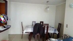 Appartement Confort | Repas dans la chambre