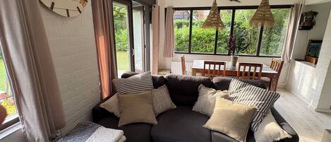 Smart-TV, peis og bøker