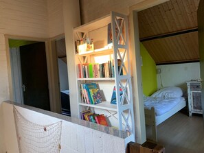 3 bedrooms, travel crib, free WiFi