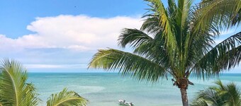 Casa Acacia - Stylish Beachfront Property