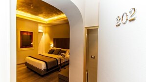 Sengetøy av topp kvalitet, dundyner, memory foam-senger og minibar
