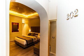 Premium bedding, down comforters, memory foam beds, minibar - Calisto Luxury Trastevere (Rome)