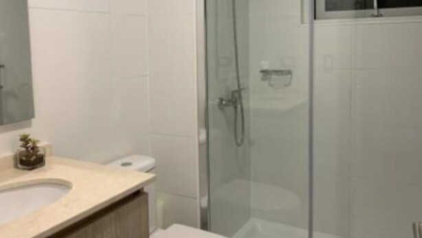 Apartment, 2 Bedrooms | Bathroom | Combined shower/bathtub, free toiletries, hair dryer, towels - Departamento Viña del Mar Viana (Vina del Mar)
