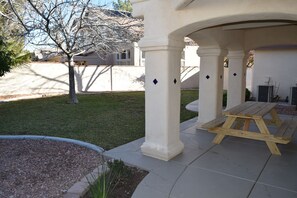 屋外ダイニングエリア