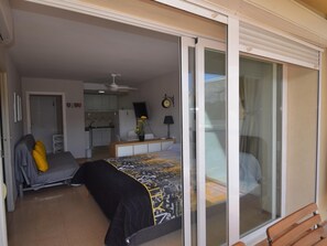 2 bedrooms, iron/ironing board, internet, bed sheets