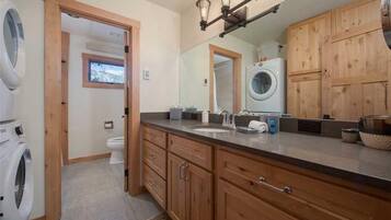 Condo, 2 Bedrooms | Bathroom | Towels