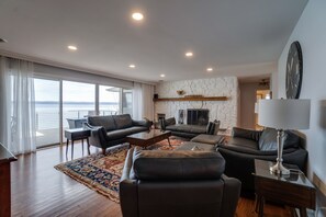 Smart TV, fireplace - Moon Dance: lake home on Seneca Lake with private beachfront (Dresden)