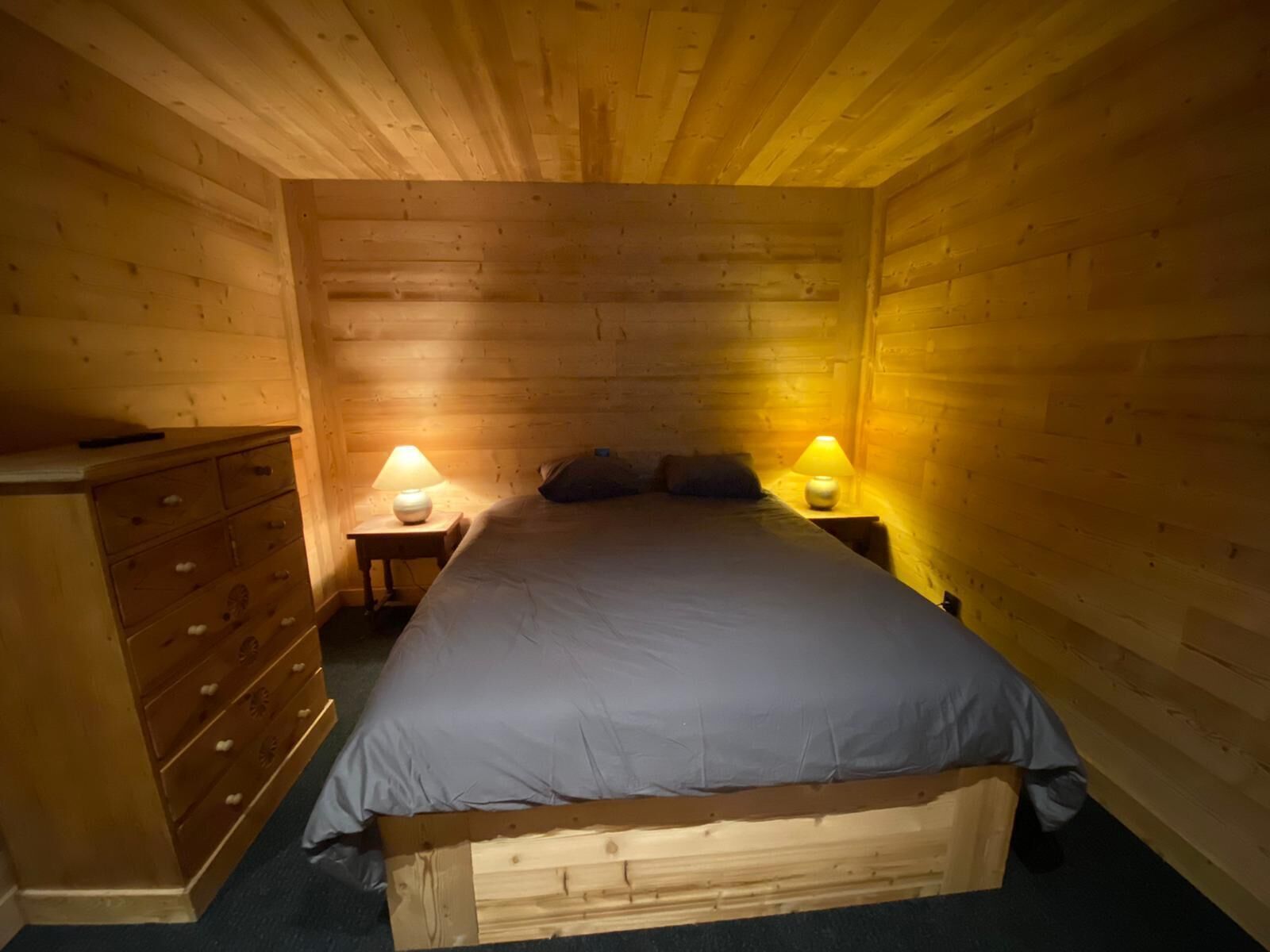 6 bedrooms, iron/ironing board, WiFi, bed sheets