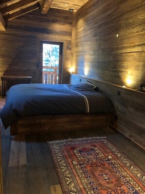 6 bedrooms, iron/ironing board, WiFi, bed sheets