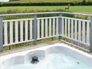 Outdoor spa tub - Birch Lodge - UK30006 (Mascalles, near Ulverston)