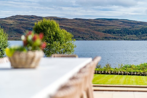 Grande maison en bord de mer sur la côte secrète d'Argyll avec une vue imprenable