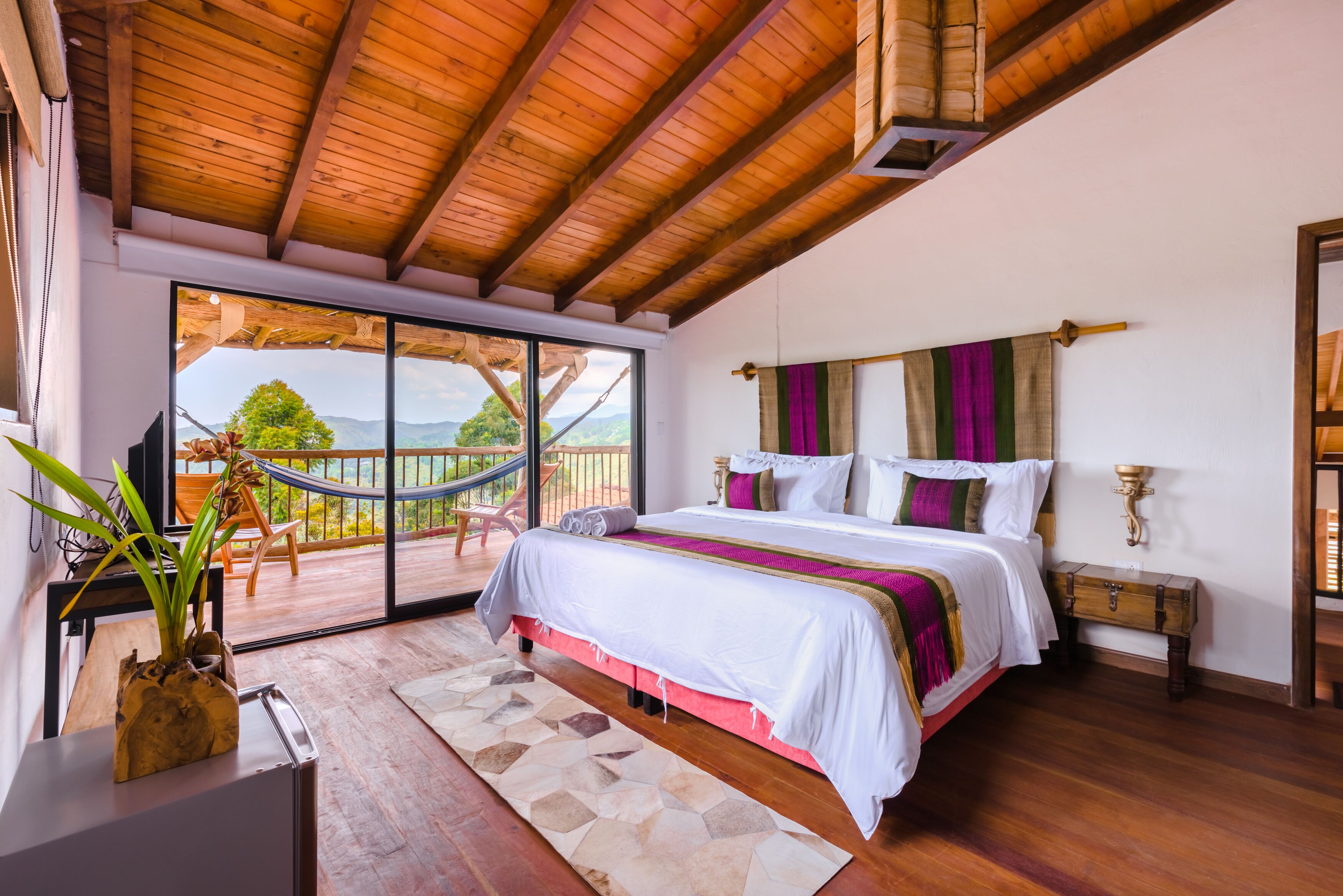 superior room, 1 king bed | 1 bedroom, hypo-allergenic bedding, free wifi, bed sheets