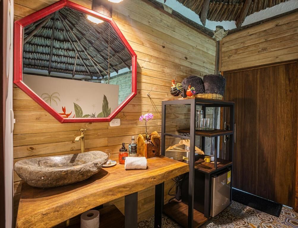 deluxe cabin | bathroom | shower, towels, soap, shampoo