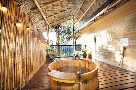 Ropa de cama hipoalergénica, wifi gratis y ropa de cama . Hotel Kawa Mountain Retreat